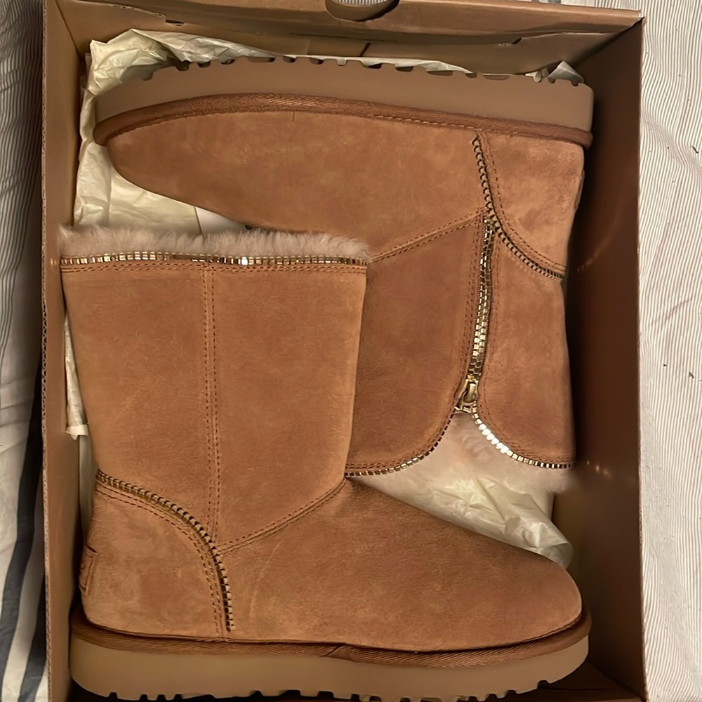 Tan UGG boots with gold zipper. - Picture 1 of 3